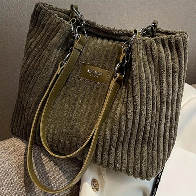 Poppy | Chic Soft Ribbed Bag with Elegant Metal Chain