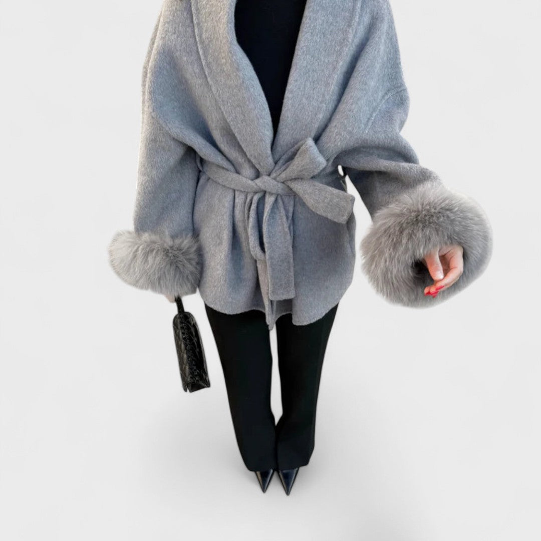 Woolcat – Elegant coat with eco-fur details