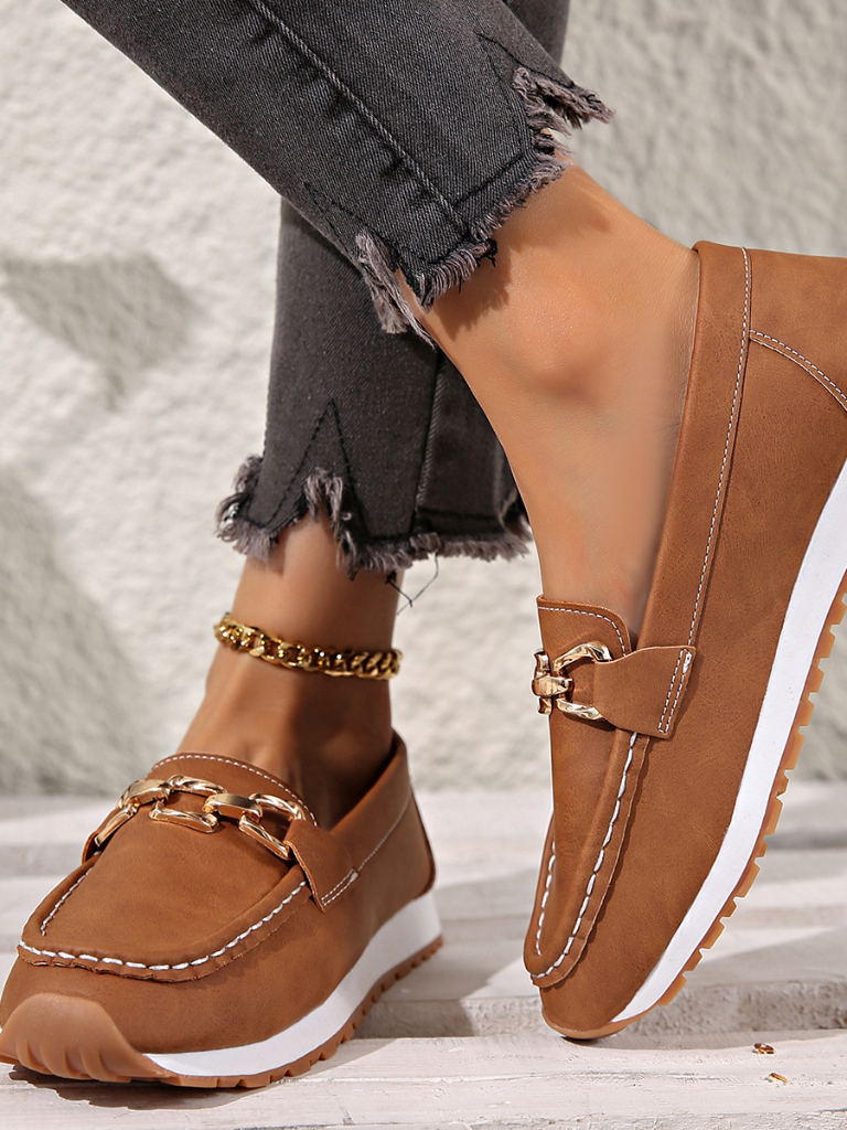 ISLA LOAFERS WITH CHAIN ACCENTS