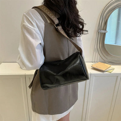 Maeve | Chic Shoulder Bag with Contemporary Strap